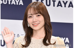 乃木坂46田村真佑、素肌輝くオフショルコーデに絶賛の声「白い妖精みたい」「可愛すぎる」