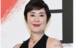 寺島しのぶ「何年前だ？」ひな祭りの幼少期ショット公開「立派な雛人形」「笑顔が今と同じ」の声