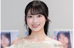 AKB48佐藤綺星、ミニスカ制服姿×おさげ髪ショットが話題「似合いすぎ」「絶対クラスのマドンナ」