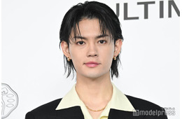 M!LK佐野勇斗、黒スーツ×黄色シャツで春らしい着こなし グループへの愛語る「考えない日は1日たりともない」【ULTIMUNE with LISA POP UP EVENT】