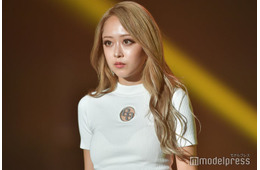 みりちゃむ「珍しく」ミニスカ×シースルートップスで雰囲気一変「大人の色気」「新鮮で素敵」と反響