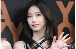 LE SSERAFIMカズハ、爽やかミニスカコーデに称賛の声「顔小さすぎる」「スタイルが異次元」