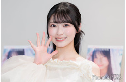 AKB48佐藤綺星、透けニーハイソックス×ミニスカ衣装で魅了「可愛すぎて叫んだ」「アクスタにして飾りたい」