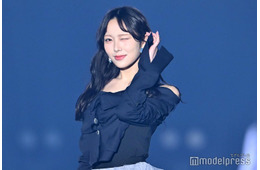 ≒JOY逢田珠里依、オフショルで美デコルテ披露 江角怜音は透明感溢れる純白コーデ【IDOL RUNWAY COLLECTION 2026】