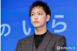 佐藤健、短髪姿で雰囲気ガラリ シックなスーツ姿で圧巻オーラ放つ