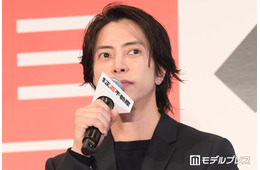 シソンヌ長谷川、山下智久のアドリブ量に驚き「芸人ぐらいやってくる」共演者同士の仲良し秘話も「学校みたい」【正直不動産】