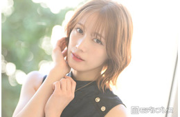 中村ゆりか、ベアトップミニドレス×レースタイツの幻想的なホワイトコーデ「お人形さんみたい」「スタイル抜群」とファン絶賛