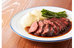 北欧で…ステーキを注文したら衝撃の光景！？肉の下から“予想外の食材”が出現⇒その後の”追い打ち”に「思わず笑った」「もう見たくない」