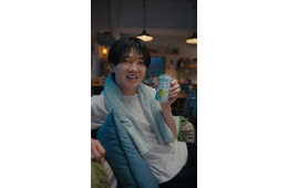 Travis Japan宮近海斗、初の単独CM出演 ほろ酔い笑顔で“彼氏感”たっぷり