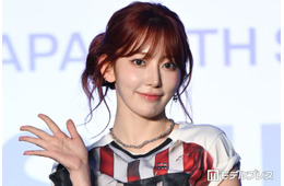 LE SSERAFIMサクラ、ヘソ出しオフショル姿に熱視線「可愛すぎて目が釘付け」「スタイルレベチ」