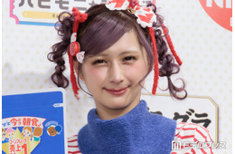 しなこ、“ピンク封印”カジュアルコーデで雰囲気ガラリ「普段は着ないような系統」幼少期の思い出明かす