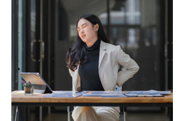 「最近痩せにくくなった」と感じたら、座り姿勢を見直して！今のままだと背骨が「Ｃの字」に歪む⁉