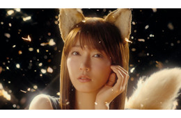 吉岡里帆、“どんぎつね”約4年ぶりに復活 大人の魅力あふれる表情を披露