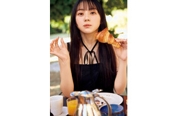 乃木坂46川崎桜、私服姿で朝食楽しむ 先行カット第18弾解禁【エチュード】