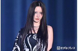 元NMB48山本望叶、ショーパンから美脚スラリ 黒髪センター分けでクールオーラ放つ【超十代2026】