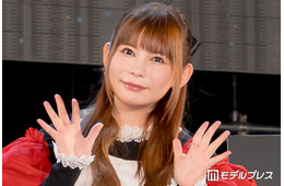 中川翔子、双子が保育園入園 家族4ショットに反響「旦那さん身長高い」「蝶ネクタイロンパース可愛い」