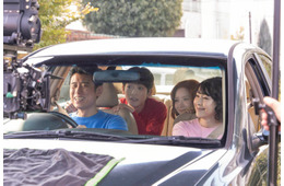 高橋文哉・畑芽育ら「クレヨンしんちゃん」実写化ムービーで“野原一家”再集結 髪型が特徴的な新キャラも