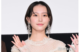 南沙良、美脚透けるシックな黒ドレス姿「上品で素敵」「見とれてしまう」と反響