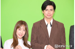 3児の親 川崎希＆アレクサンダーファミリー、お揃い家族コーデで沖縄旅行 全員ショットに「仲良し夫婦素敵」「3兄妹同じ柄で可愛すぎる」の声