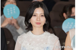 桜田ひより、ヘソ出しジャケットコーデで美ウエストちらり「破壊力すごい」「ボーイッシュも似合う」と絶賛の声