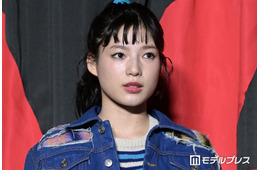 石井杏奈、ミニ丈ボトムス着用で美脚際立つ「スタイル抜群」「何着ても似合ってる」撮影オフショットに反響