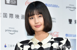 橋本愛、HANAライブへ 美脚際立つコーデに「スタイルレベチ」「かっこよすぎる」と反響相次ぐ
