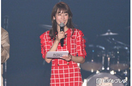 元NHK中川安奈アナ、美ボディ際立つキャミドレス姿披露「大人の色気」「美しすぎてドキッとした」と悶絶の声