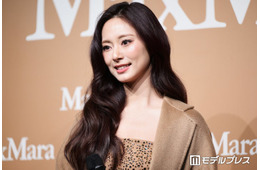 TWICEツウィ、美背中ざっくり個性的デザイントップス姿「圧倒的オーラ」「服どうなってるの？」と反響