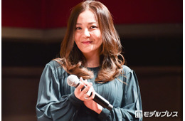 華原朋美、ミニスカコーデで息子とUSJ満喫「おしゃれ」「楽しそう」の声