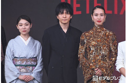 戸田恵梨香、三浦透子の歌声に「鳥肌が立ちました」昭和のスター・島倉千代子を“一切吹き替えなし”で演じる【地獄に堕ちるわよ】