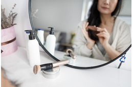 40代、節約で選んだコスメがオバさんっぽさの元凶かも……！プチプラファンデの見極め方とは