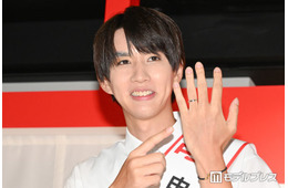 はじめしゃちょー、0歳娘とのいちご狩り2ショット公開「小さいおてて可愛い」「幸せが溢れてる」