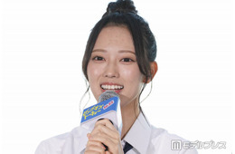 日向坂46清水理央、オフショル×ショーパン「ひな誕祭」衣装で美脚スラリ「天使」「スタイル抜群で憧れる」と反響