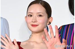 畑芽育、弟役俳優との証明写真2ショットに反響「ビジュ良すぎ」「推しと推しが並んでる」