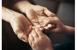 おもちゃを壊して泣く孫。「どうしたの？」70代祖母の“優しい伝え方”とは