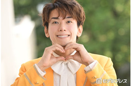 純烈弟分「モナキ」じん、お揃いの真相・こだわりの美容ルーティン・メンバーとの距離感…読者の質問に全力回答【インタビュー連載Vol.2】