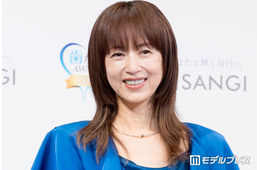 高岡早紀、色鮮やかな紫陽花並ぶ自宅ベランダ公開「広くてびっくり」「手入れが行き届いていてすごい」と反響