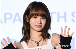 LE SSERAFIMチェウォン、抜群スタイル際立つ“超ミニ”衣装姿「異次元の美しさ」「見惚れる」と反響