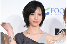 NiziU、ステージ前に少しネタバレ「もっとみなさんの近くで」360度ステージに意気込み【KCON JAPAN 2026／レッドカーペット】