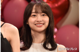 影山優佳、ワンピースから圧巻美脚輝く「スタイル抜群」「顔ほんのり赤くて可愛い」と反響