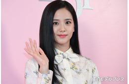 BLACKPINKジス、アシンメトリーミニスカで美脚全開「完璧な着こなし」「圧巻の存在感」と話題