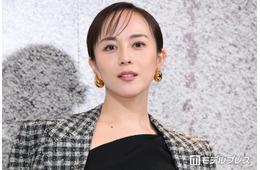 比嘉愛未、今年100歳の祖母顔出し2ショット公開「笑顔が似てる」「背筋まっすぐで若々しい」と反響