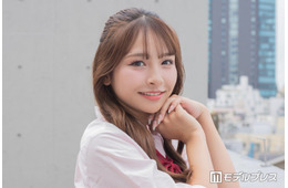 「今日好き」出身美女、美脚際立つ街中ショーパンショット公開「透明感すごい」「コーデセンスが神」と反響