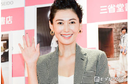 2児の母・田丸麻紀、夫の誕生日パーティーで息子たちとユニークな眼鏡姿披露「おしゃれな家族ショット」「幸せ溢れてる」と反響