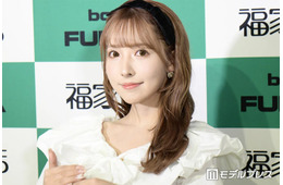 三上悠亜、台湾で美ボディ際立つ私服ショットに絶賛の声「抜群のプロポーション」「どの角度から見ても完璧」