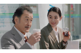 吉田鋼太郎＆八木莉可子、ファミマ新CMで初の先輩・後輩役 コミカルな掛け合い披露