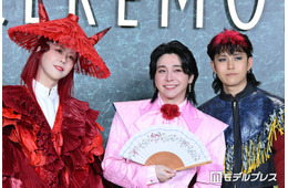 ミセス「CEREMONY」2日目は桃太郎モチーフの衣装で登場 “鬼”藤澤涼架のロングドレスをメンバーも凝視【Mrs. GREEN APPLE presents「CEREMONY」】