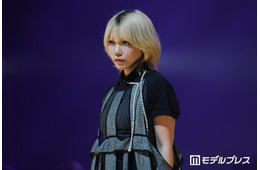 元乃木坂46川後陽菜、個性派透け感コーデから美脚ちらり「着こなせるのすごい」「小顔際立つ」と反響相次ぐ【学生ランウェイ名古屋】