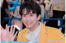 純烈弟分「モナキ」じん、幼少期ショット公開「目元の面影がすごい」「ポーズと表情がめっちゃ可愛い」と話題