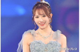 「シャッフルアイランド」伊藤桃々「韓国行く前にロングにした」デコルテ輝くキャミドレス姿に「お人形さんみたい」「透明感がすごい」と反響
